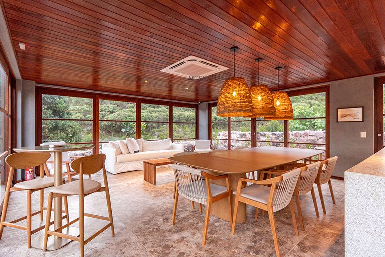 Apartamento Luxuoso com Vista para as Montanhas